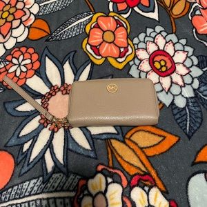 Authentic Michael Kors Medium Tan Wallet with Strap